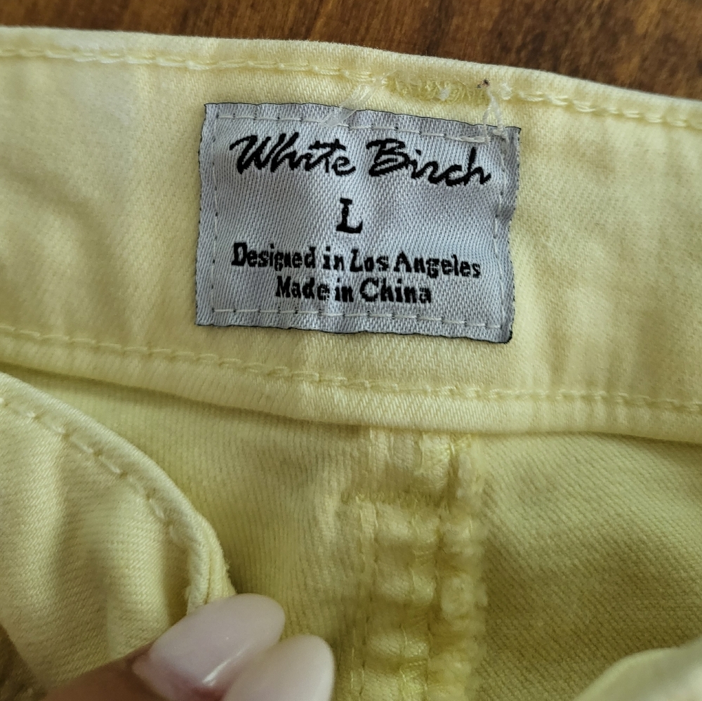 Mid-rise Yellow Distressed Shorts - Picture 6 of 7